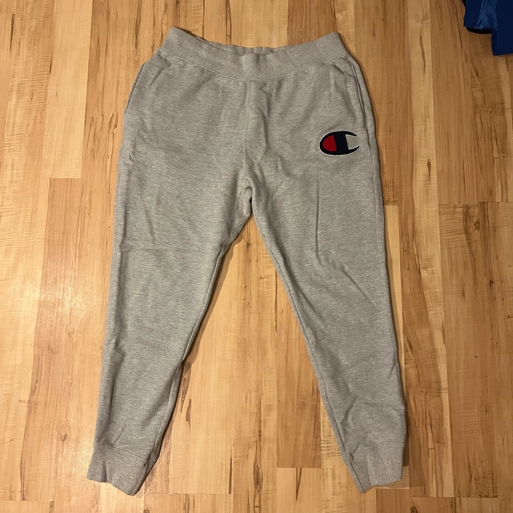 Men’s grey champion embroidered sweatpants size XL